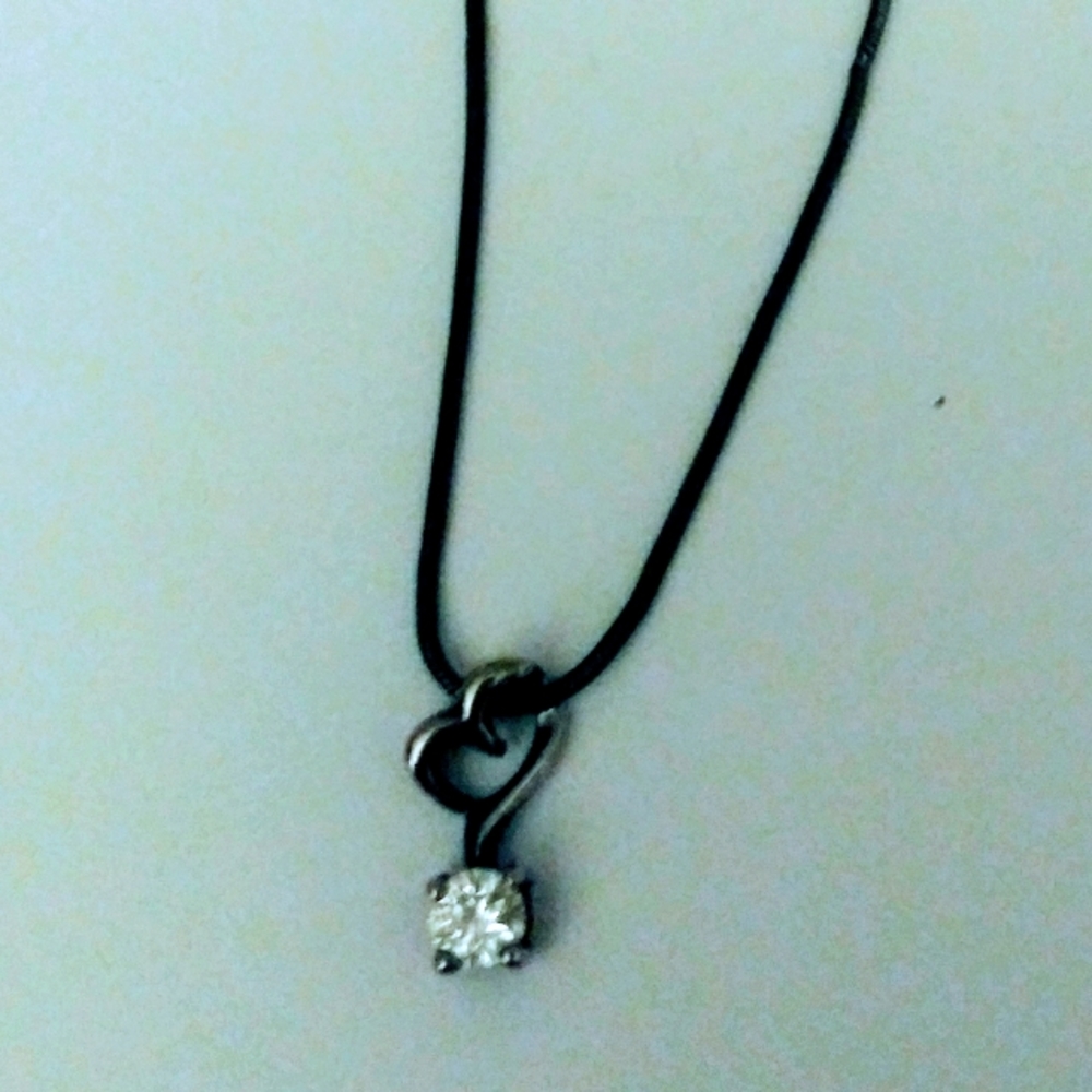 J395. Adorable heart and rhinestone Necklace